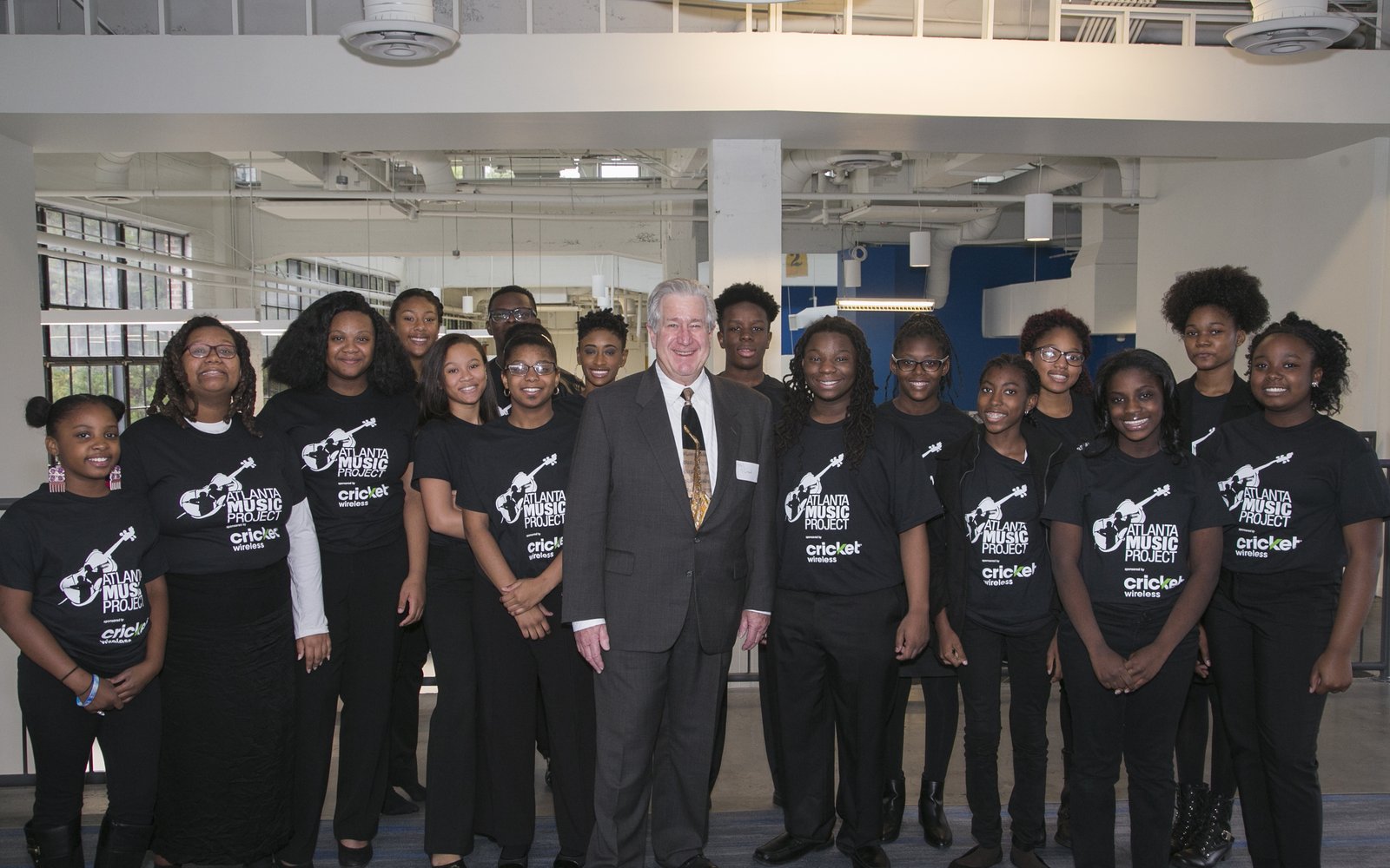 Phil with AMP students at Cricket Wireless