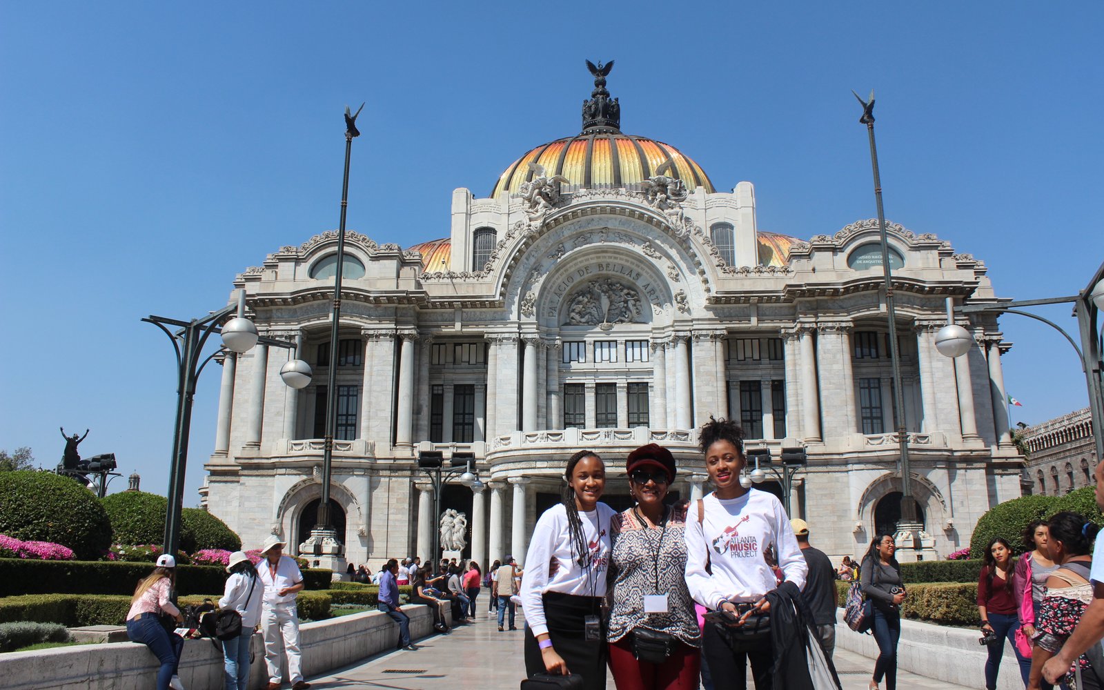 Alivia, AMP double bassist, in Mexico City